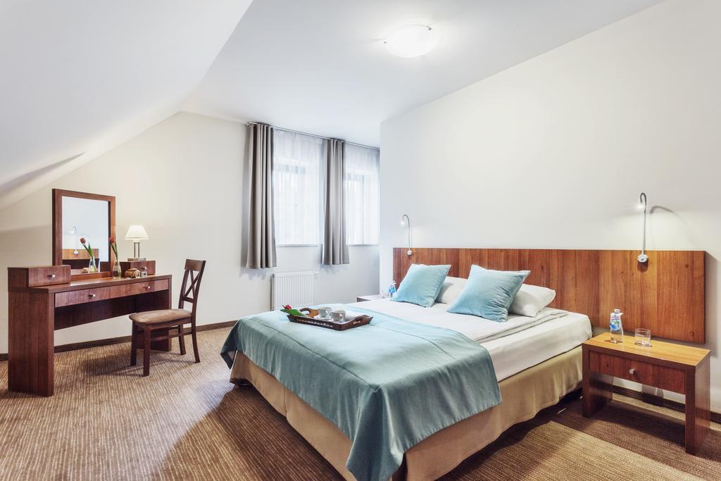 Hotel Modrzewiowy Dwor กลีวิตเซ ภายนอก รูปภาพ
