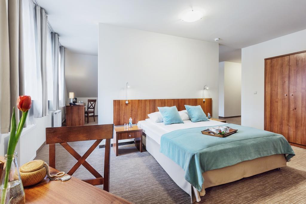 Hotel Modrzewiowy Dwor กลีวิตเซ ภายนอก รูปภาพ