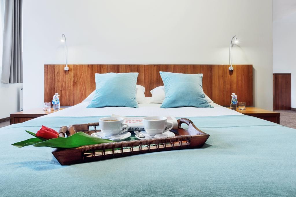 Hotel Modrzewiowy Dwor กลีวิตเซ ภายนอก รูปภาพ
