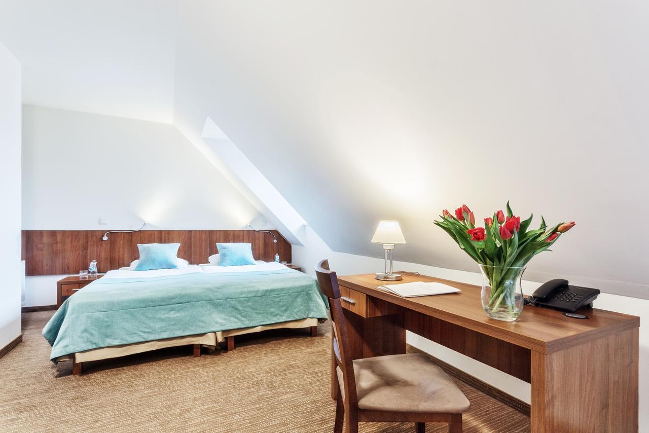 Hotel Modrzewiowy Dwor กลีวิตเซ ภายนอก รูปภาพ